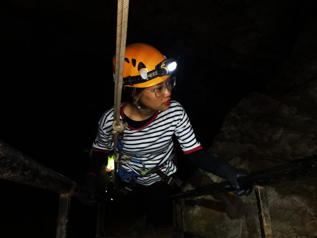 đi Hang Tiên Quảng Bình