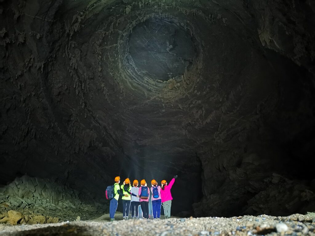 tour đi Hang Tiên Quảng Bình