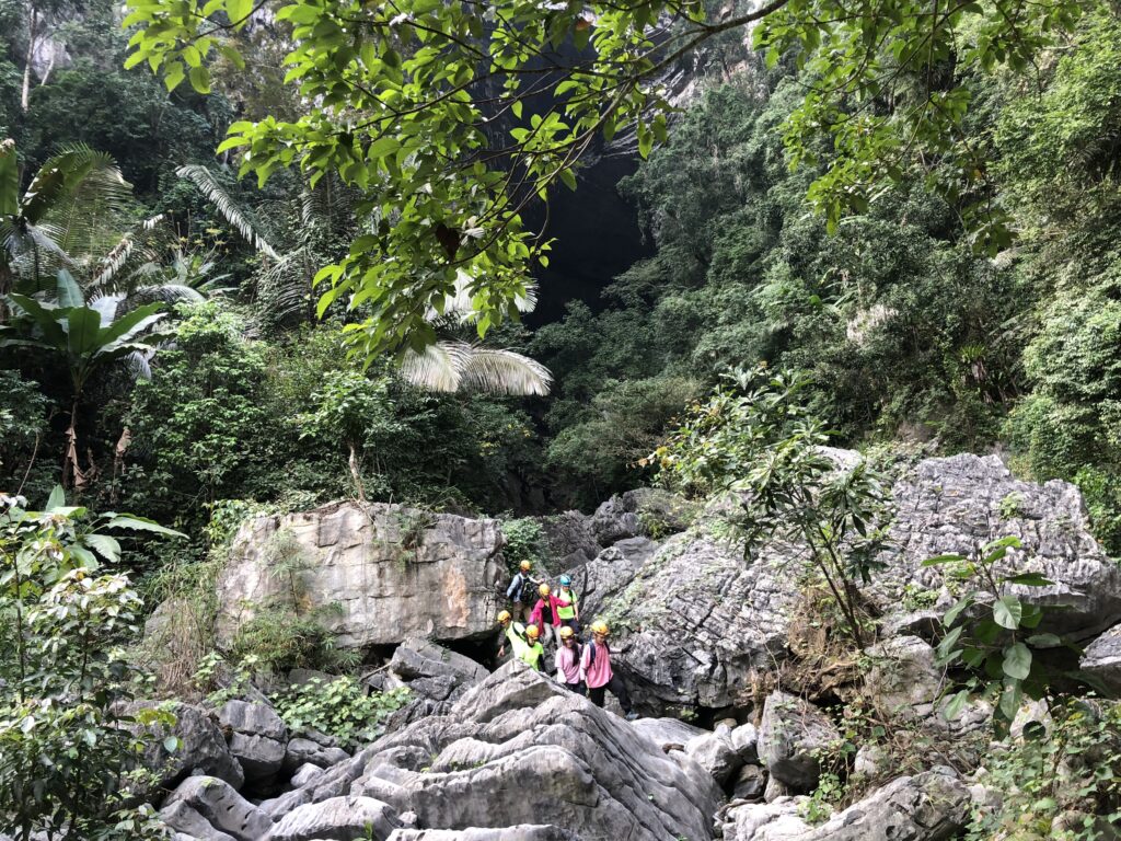 trekking Hang Tiên