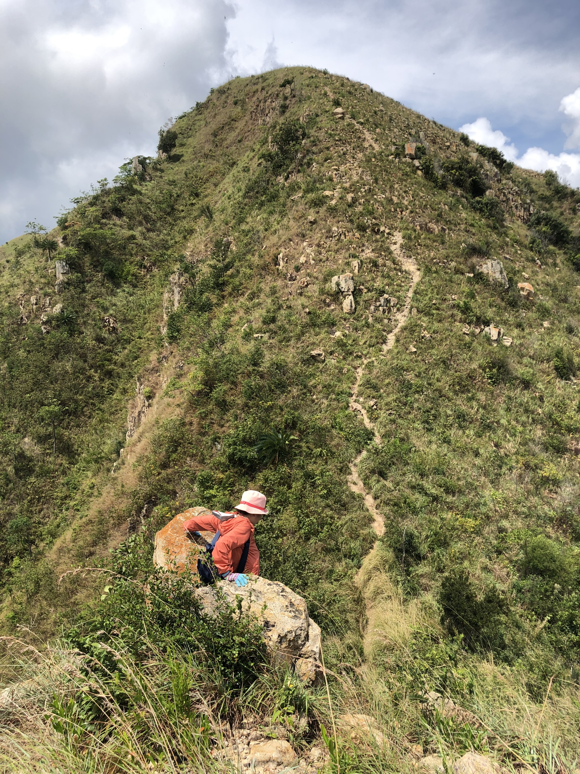 review trekking núi cô Tiên