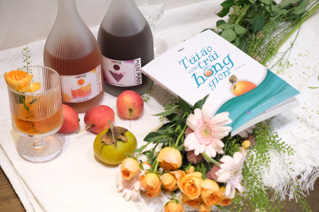 Túi áo còn trái hồng giòn